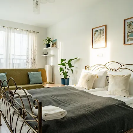 Peaceful Retreat By Bookinghost * Reda
